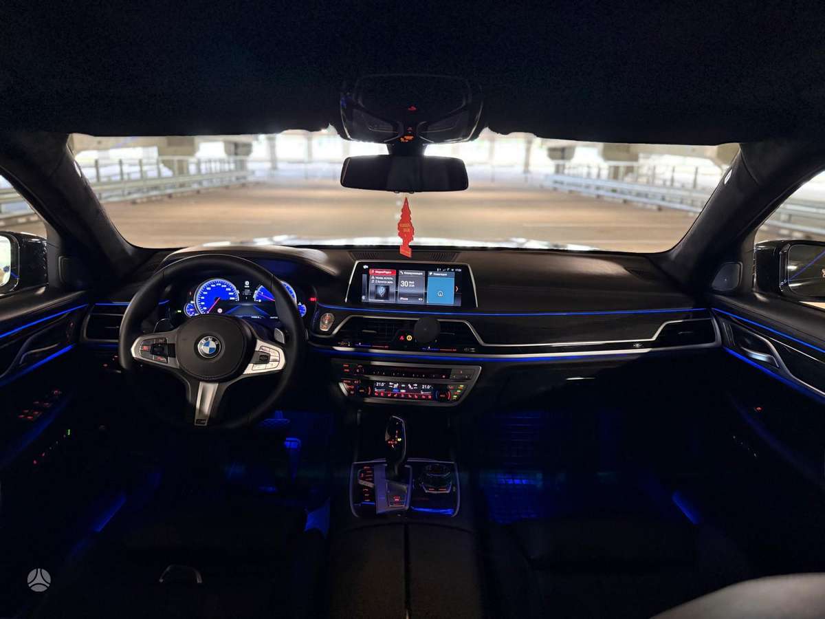 BMW 740, Лимузин