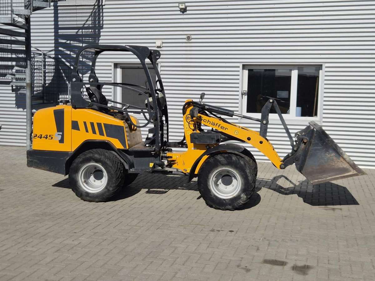 Schaffer 2445s, mini loaders