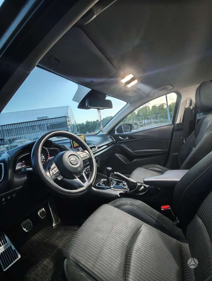 Mazda 3, 1.5 l., hatchback