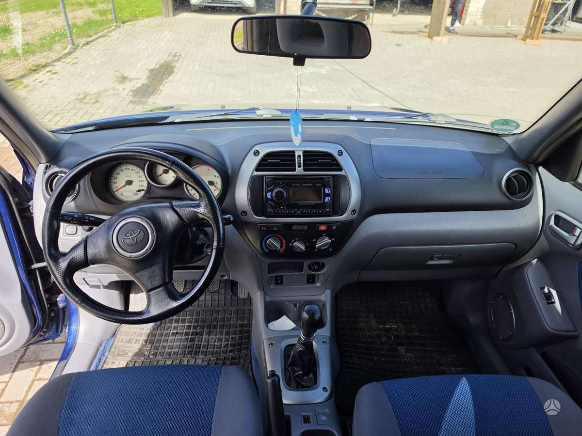 Toyota RAV4 - 8