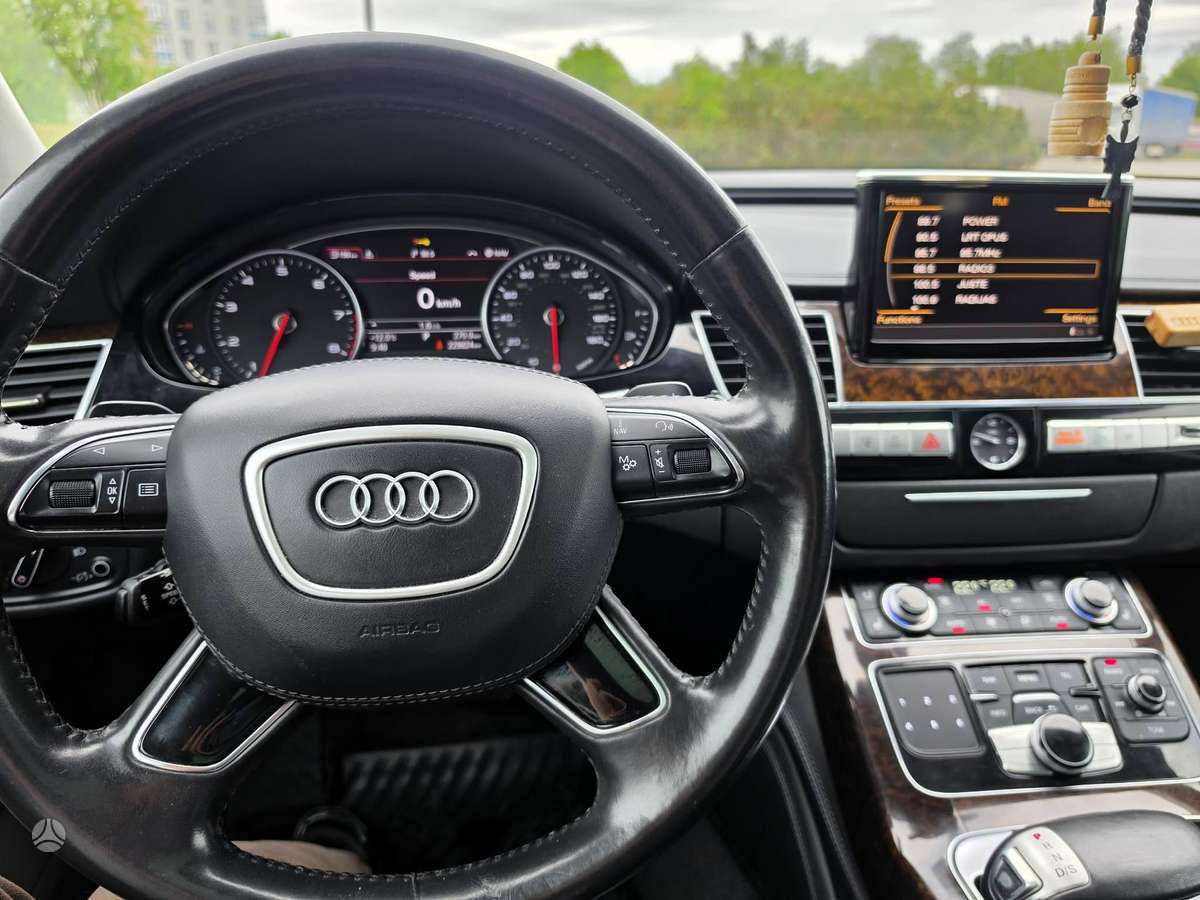 Audi A8, 4.2 l., Седан