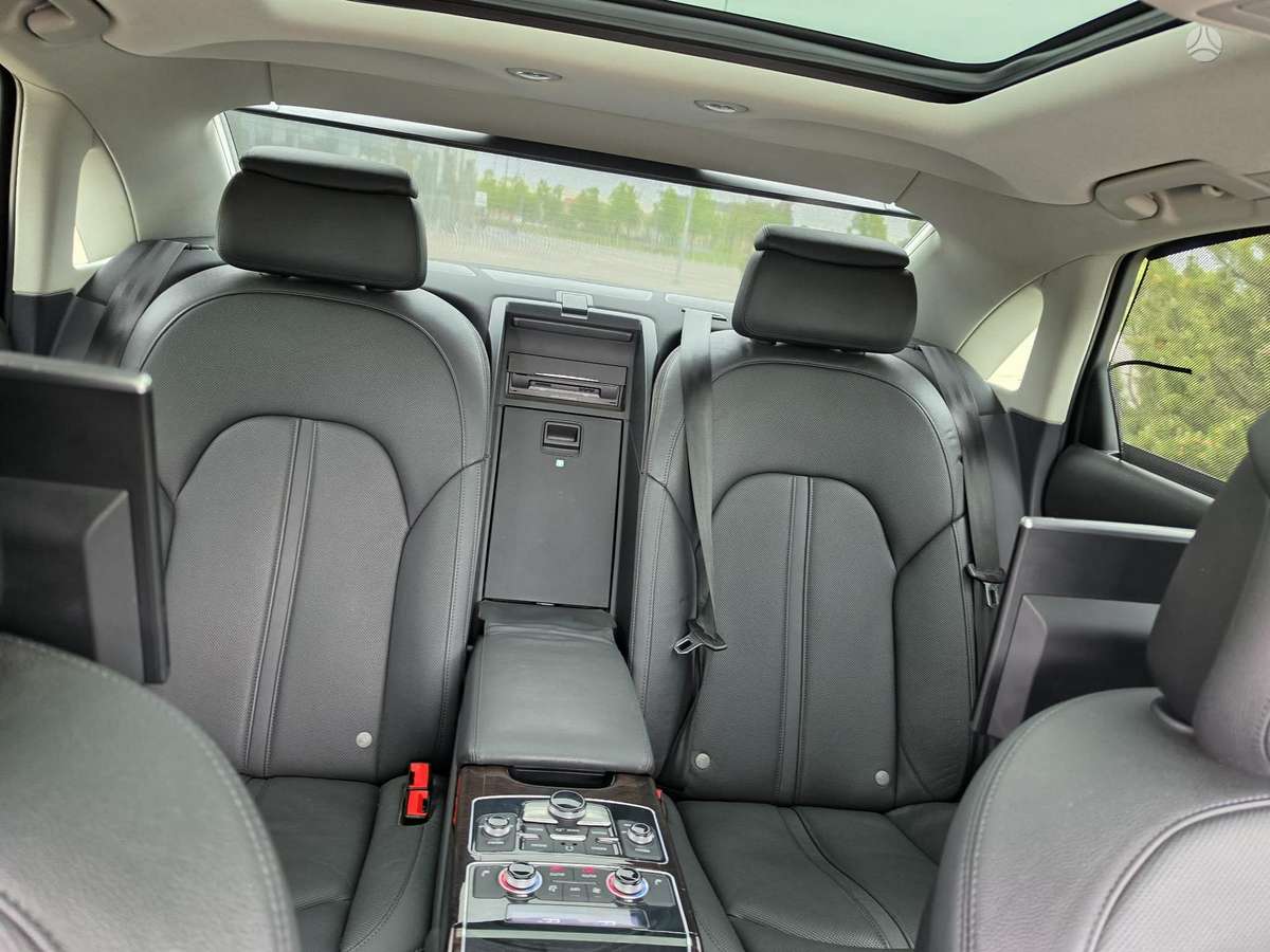 Audi A8, 4.2 l., Седан
