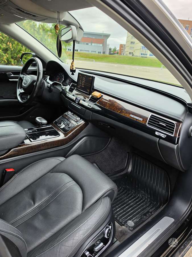 Audi A8, 4.2 l., Седан