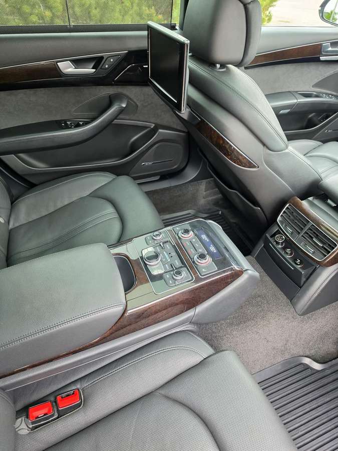 Audi A8, 4.2 l., Седан