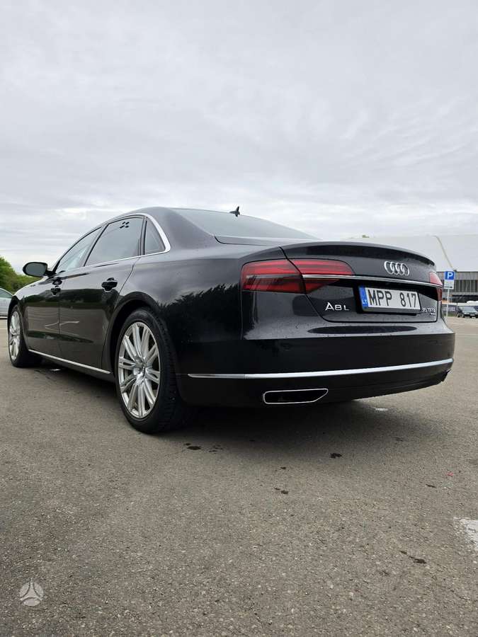 Audi A8, 4.2 l., Седан