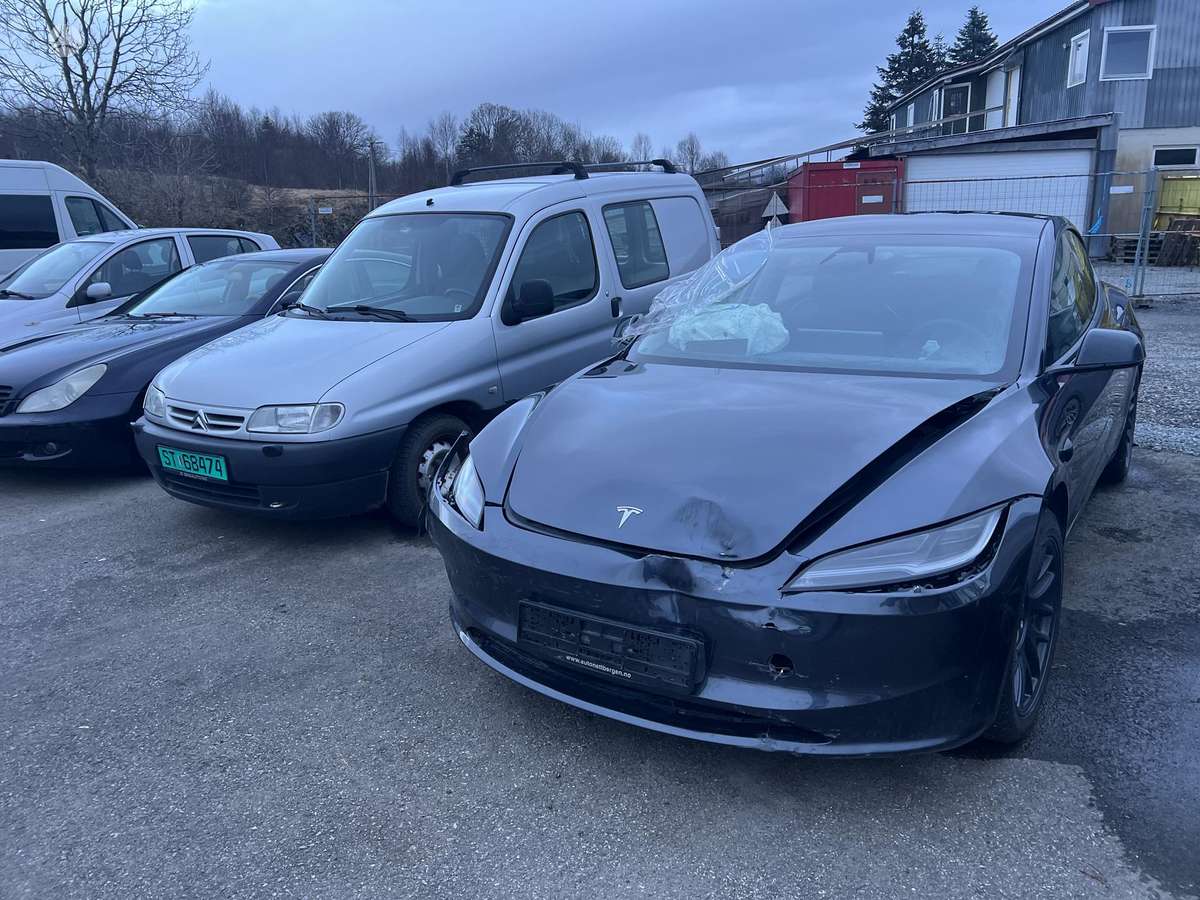 Tesla Model 3, 60 kWh, hatchback