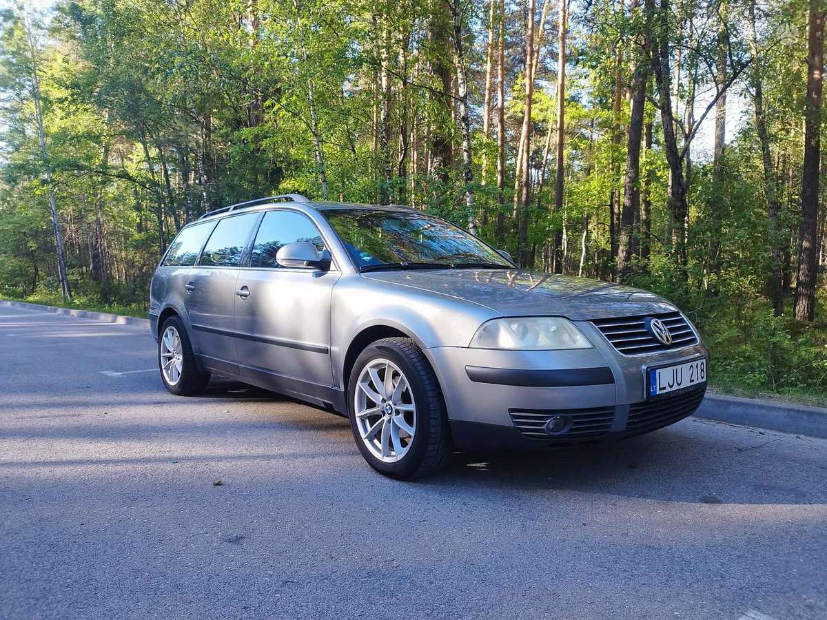 Volkswagen Passat - 1
