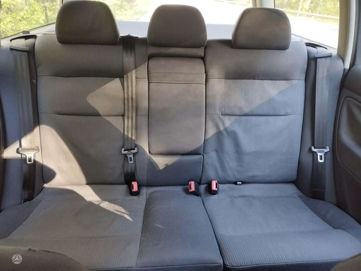 Volkswagen Passat - 11