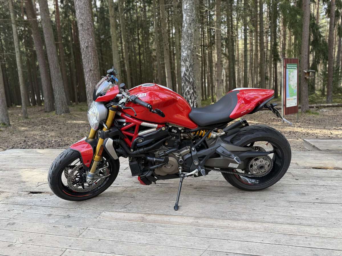 Ducati Monster 1200cc, street / classic
