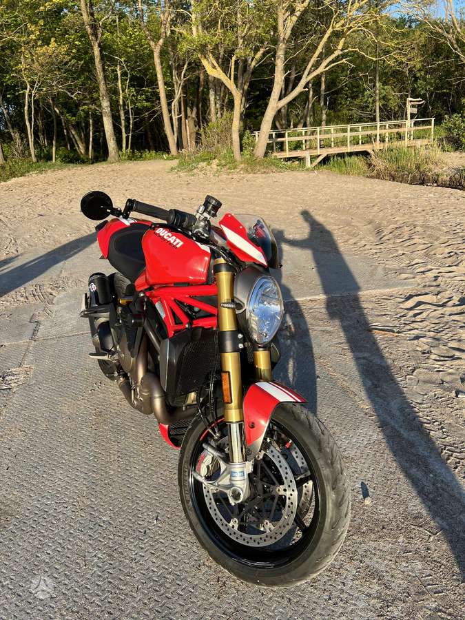 Ducati Monster 1200cc, street / classic