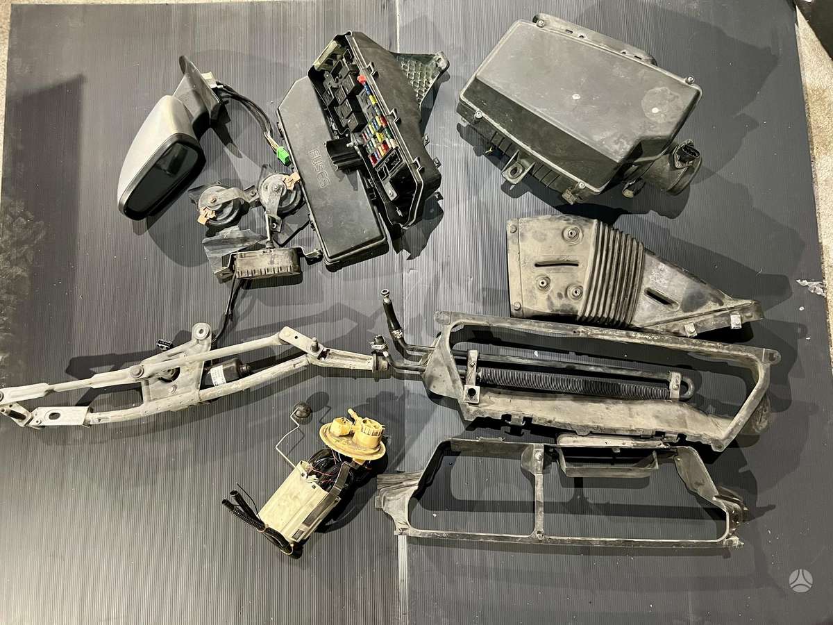 Volvo V70 variklio detalės