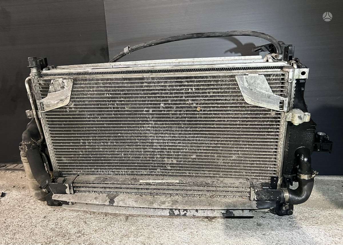 Volvo V70 variklio detalės