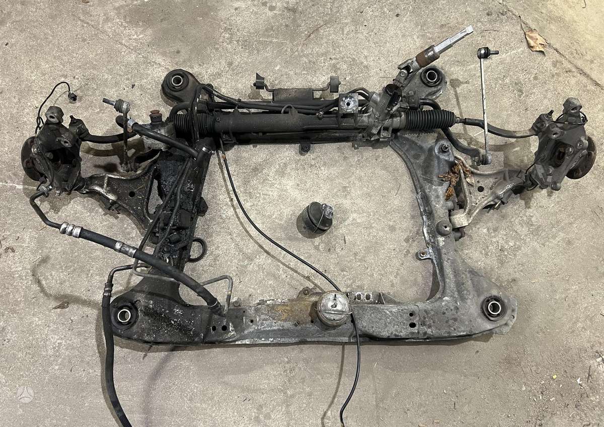 Volvo V70 variklio detalės