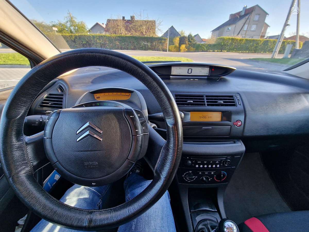 Citroen C4, 1.6 l., hatchback
