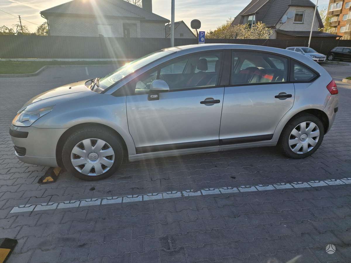 Citroen C4, 1.6 l., hatchback