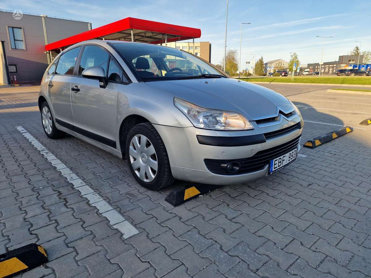 Citroen C4, 1.6 l., hatchback