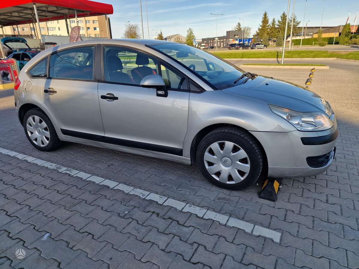 Citroen C4, 1.6 l., hatchback