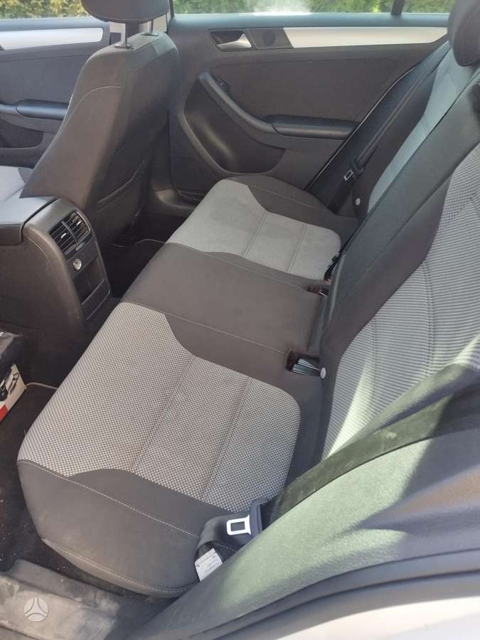 Volkswagen Jetta - 8