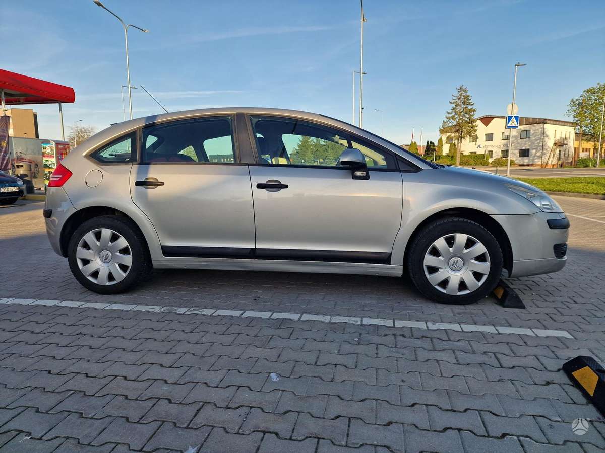 Citroen C4, 1.6 l., hatchback