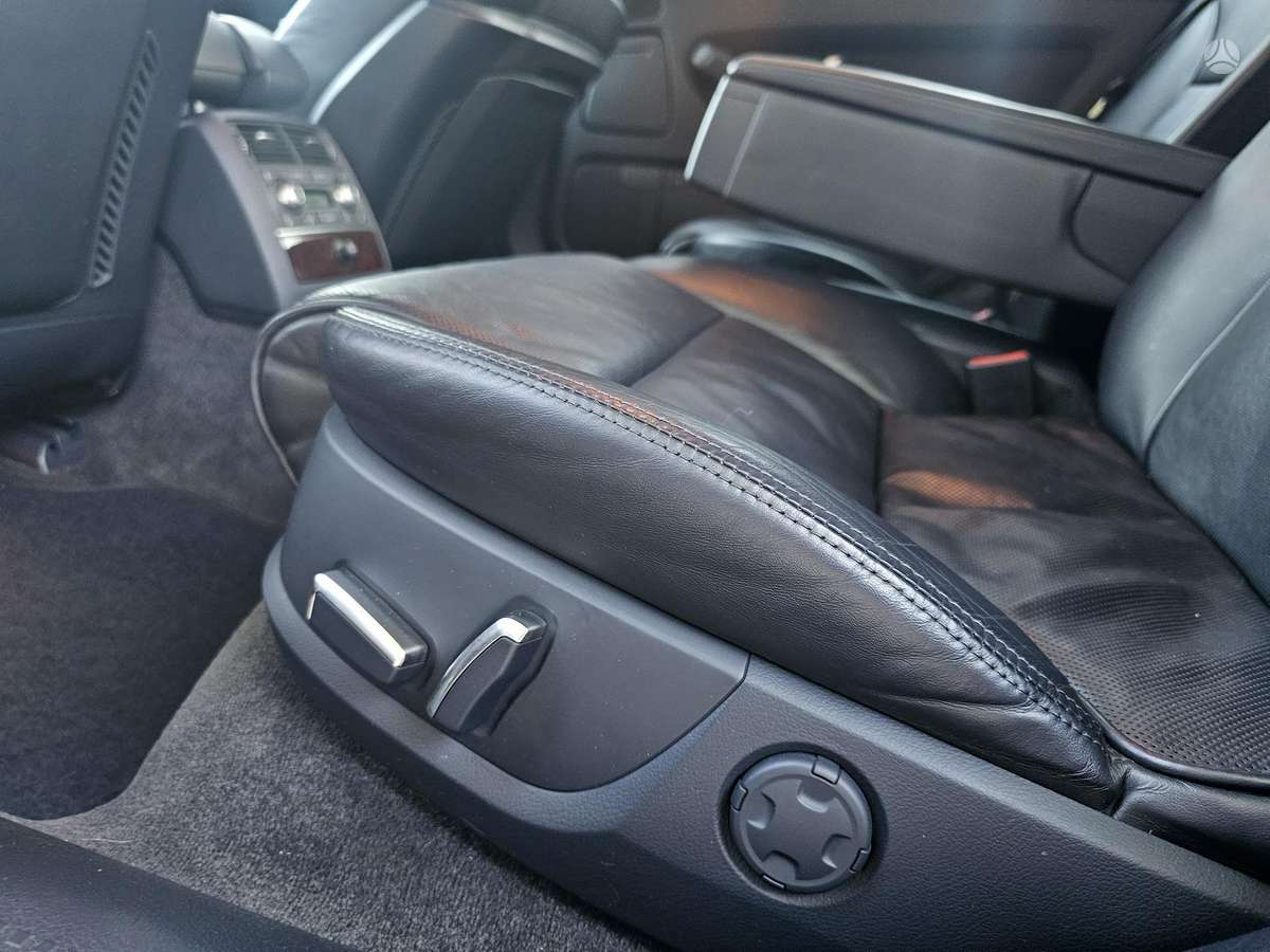Audi A8, 4.2 l., Седан