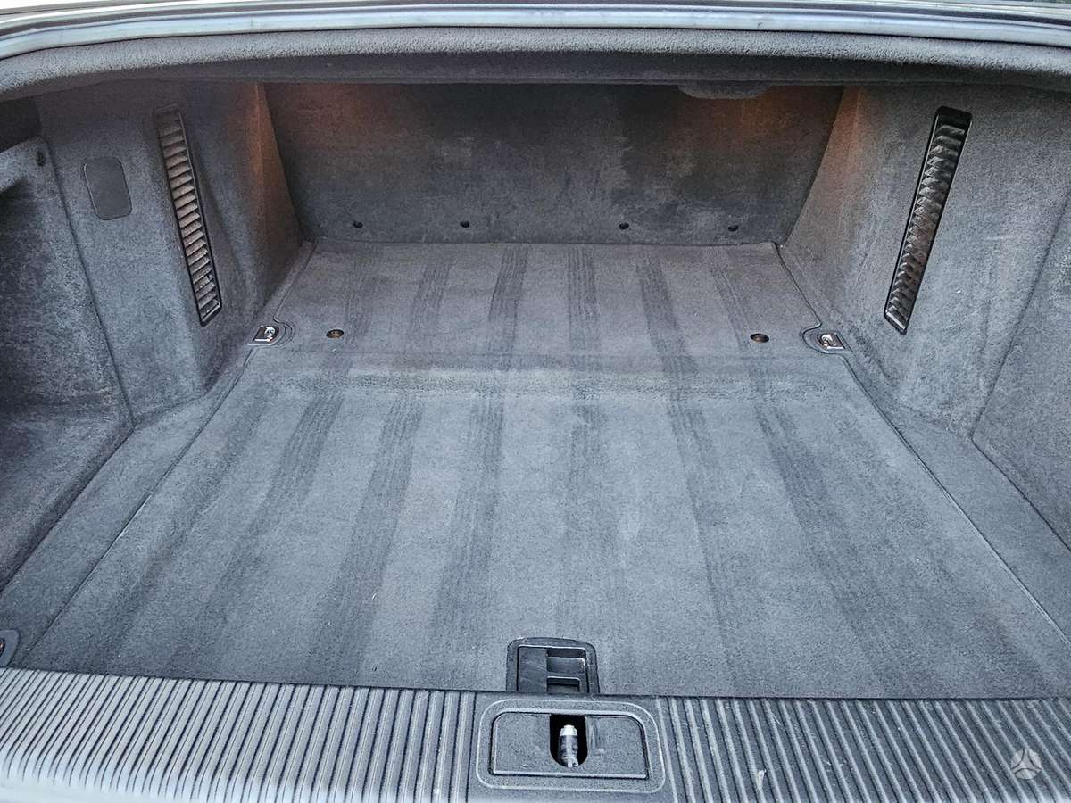 Audi A8, 4.2 l., sedanas