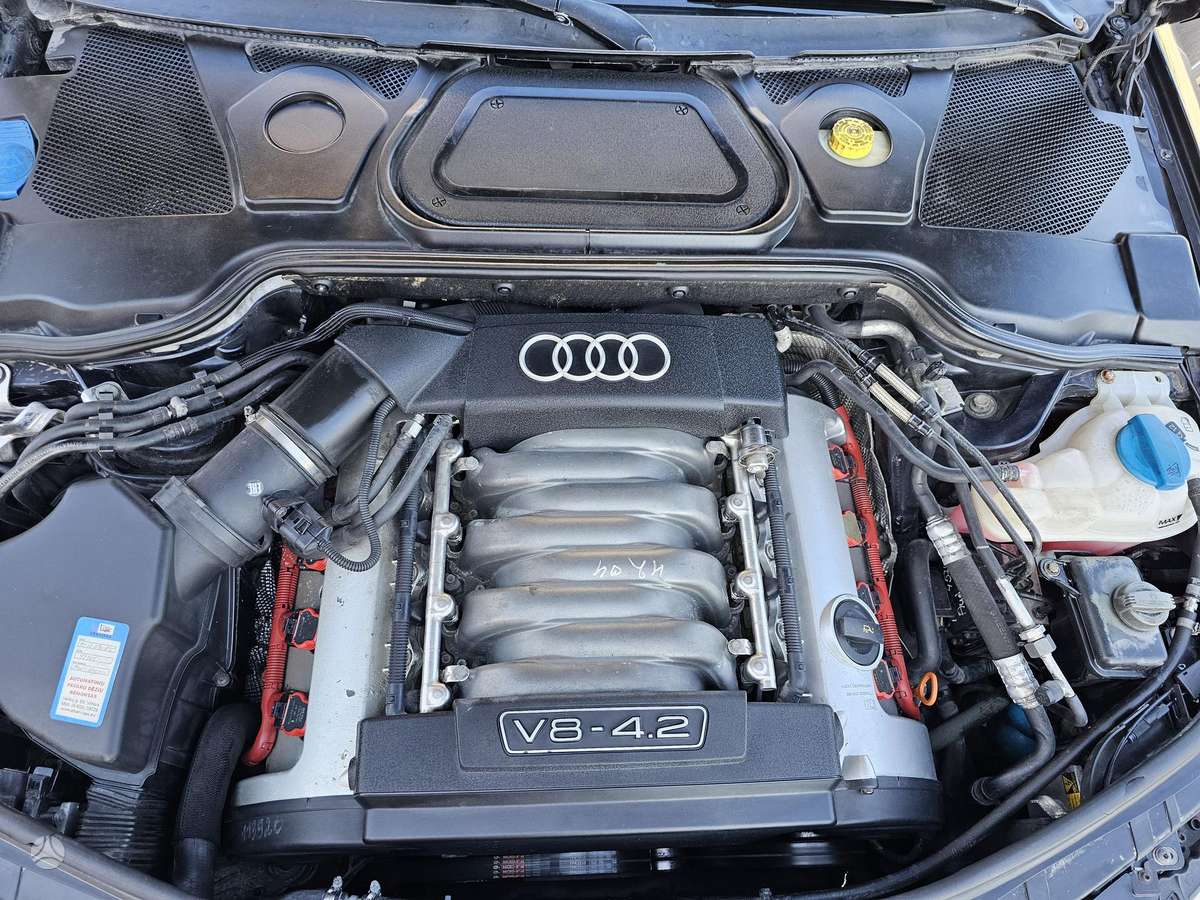 Audi A8, 4.2 l., Седан