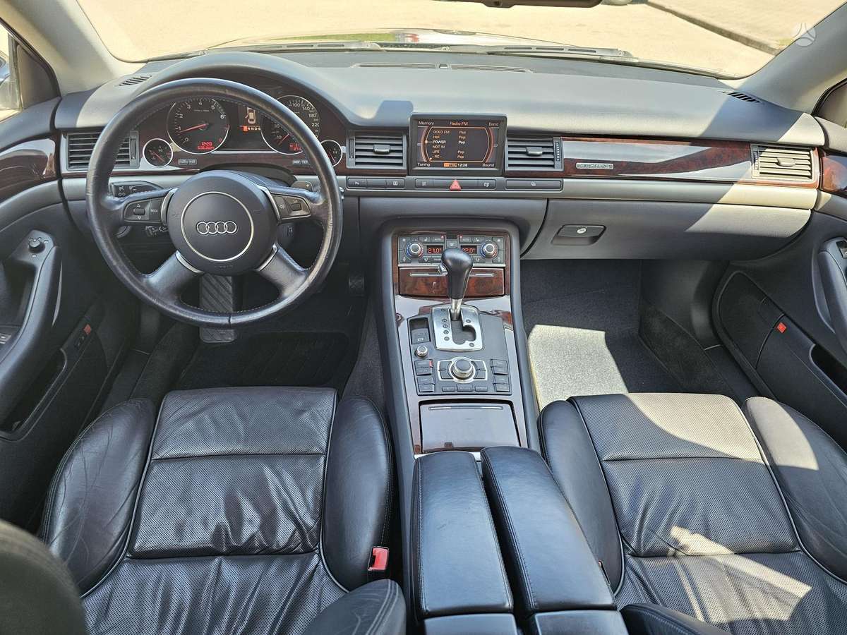 Audi A8, 4.2 l., Седан