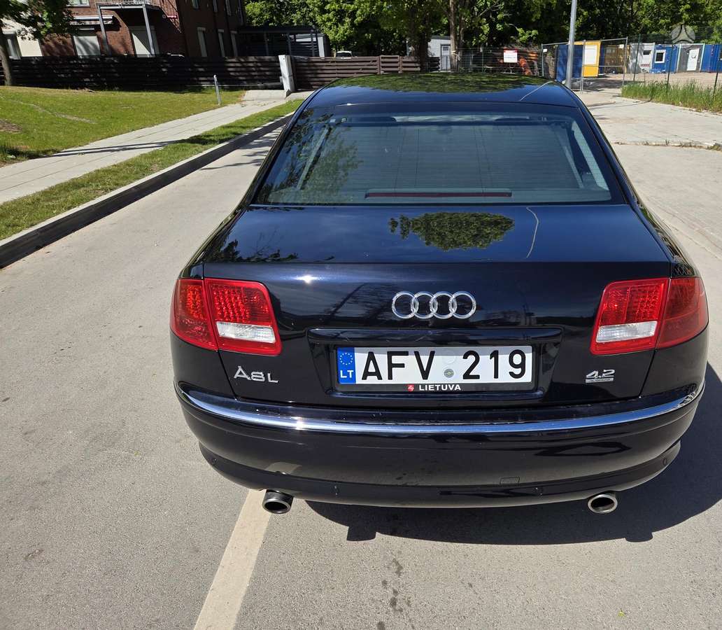 Audi A8, 4.2 l., Седан