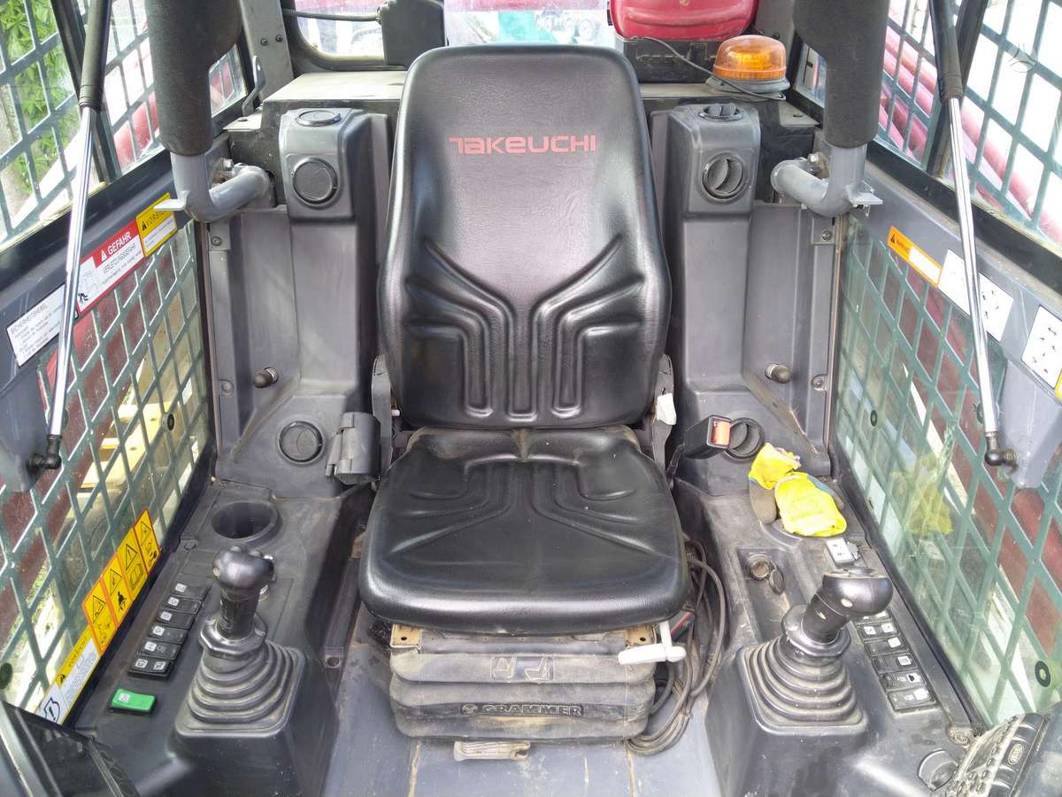 Takeuchi TL10V2, mini loaders