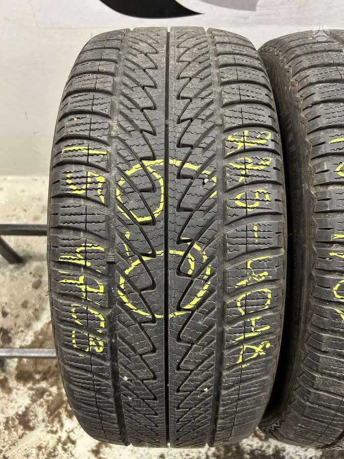 Goodyear Ultragrip 8 Performance, зимние 225/40 R18