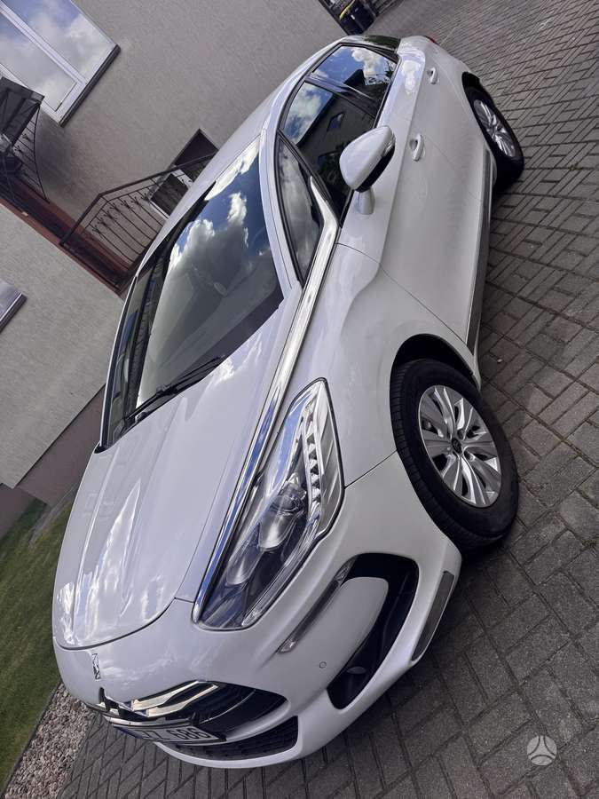 Citroen DS5, 1.6 l., hatchback