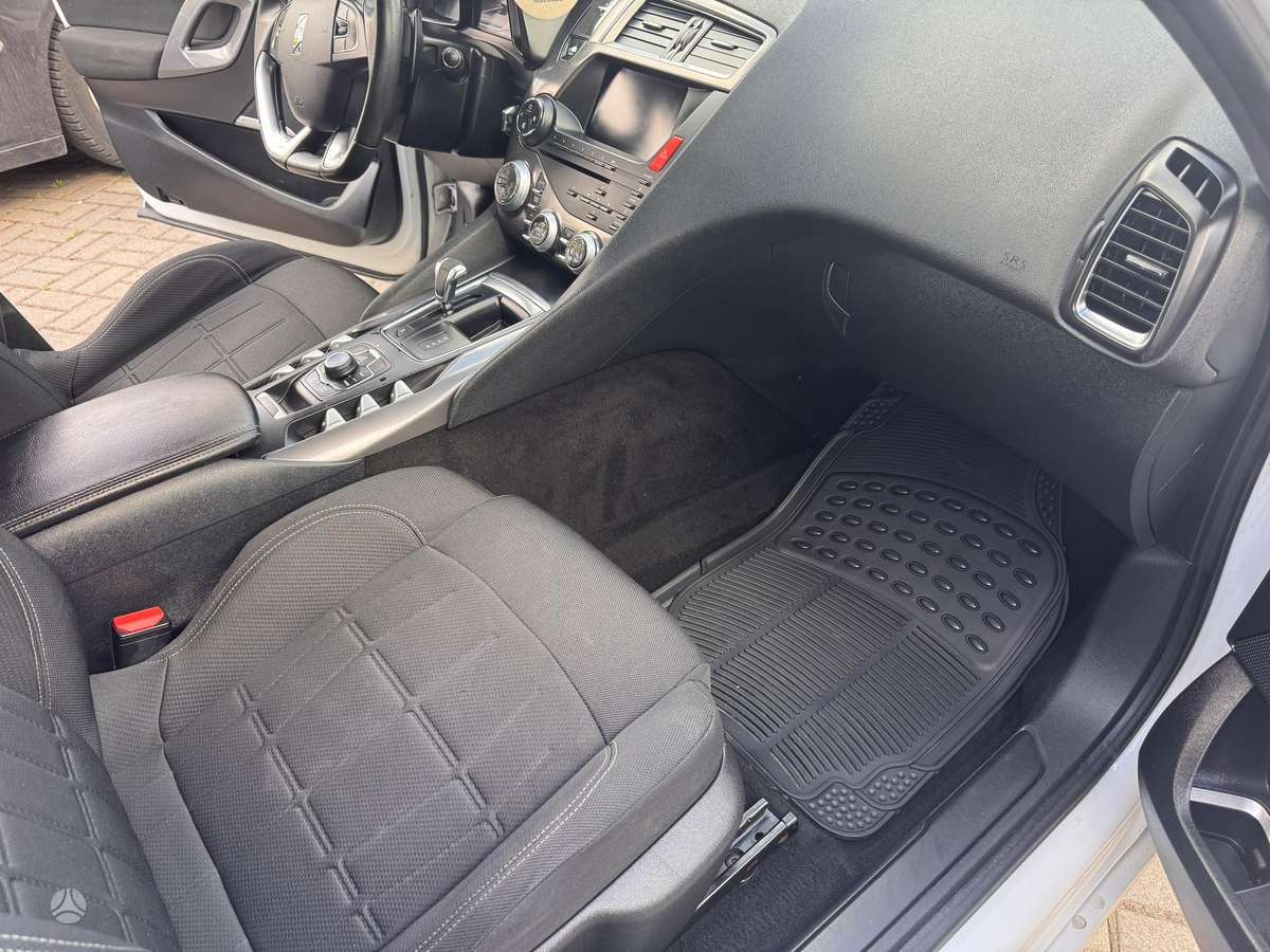 Citroen DS5, 1.6 l., hatchback