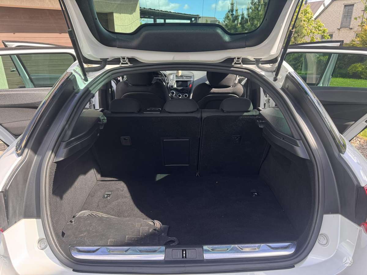 Citroen DS5, 1.6 l., hatchback