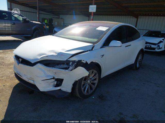 Tesla Model X, Внедорожник / Кроссовер