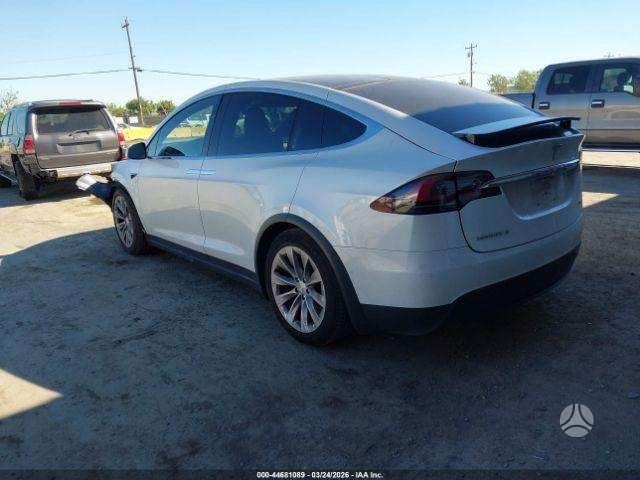 Tesla Model X, Внедорожник / Кроссовер