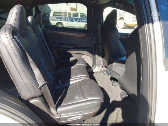 Tesla Model X, Внедорожник / Кроссовер