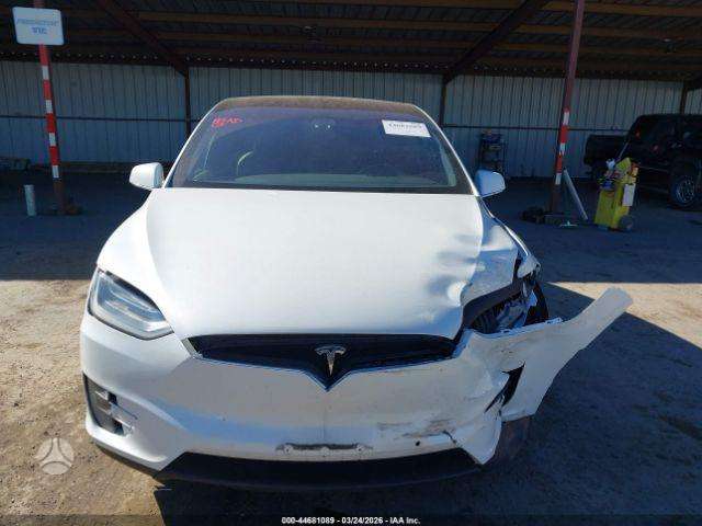 Tesla Model X, Внедорожник / Кроссовер