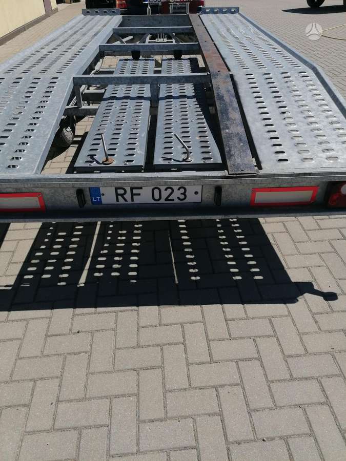 Niewiadow, auto treileris