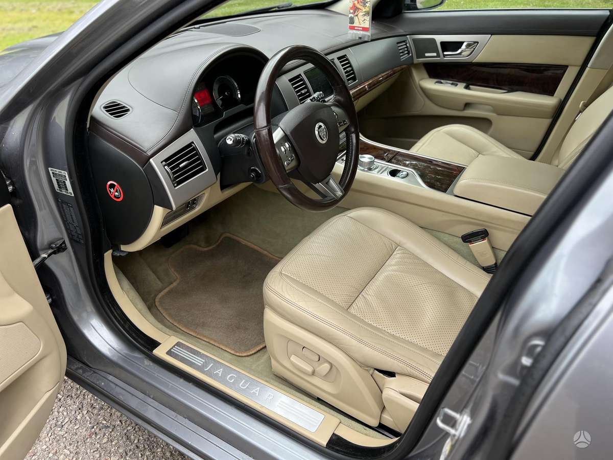 Jaguar XF, 3.0 l., Седан