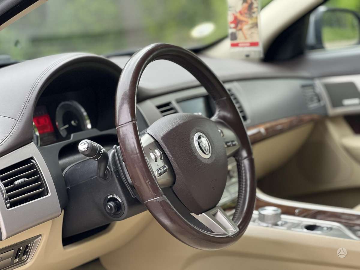 Jaguar XF, 3.0 l., Седан