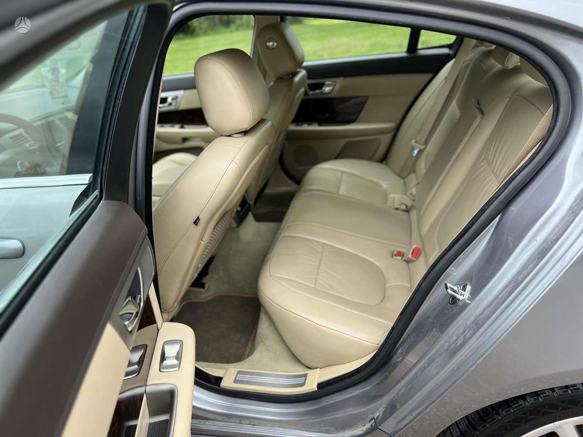Jaguar XF, 3.0 l., Седан