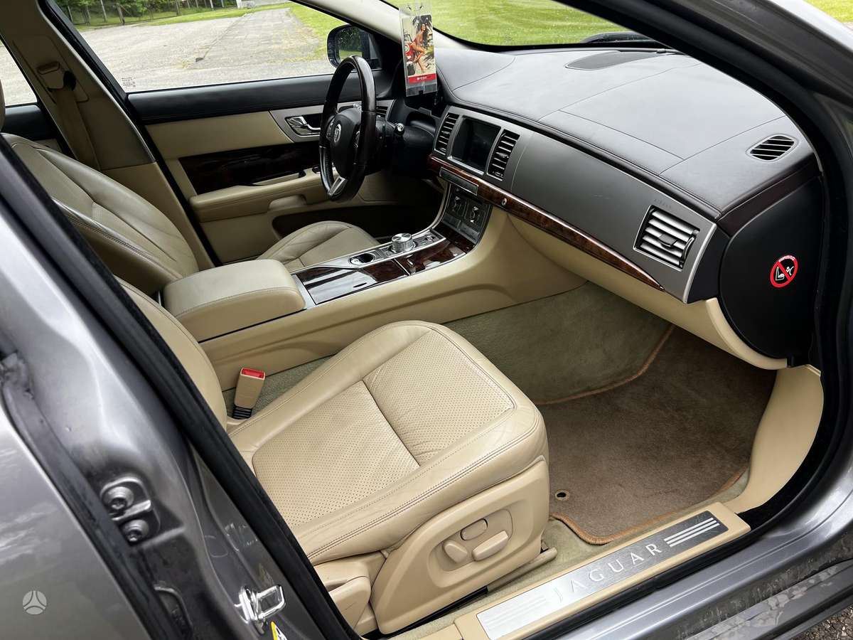 Jaguar XF, 3.0 l., Седан
