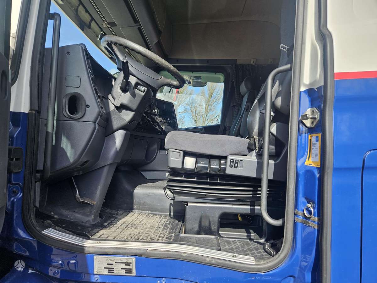 Scania R400, su kranu