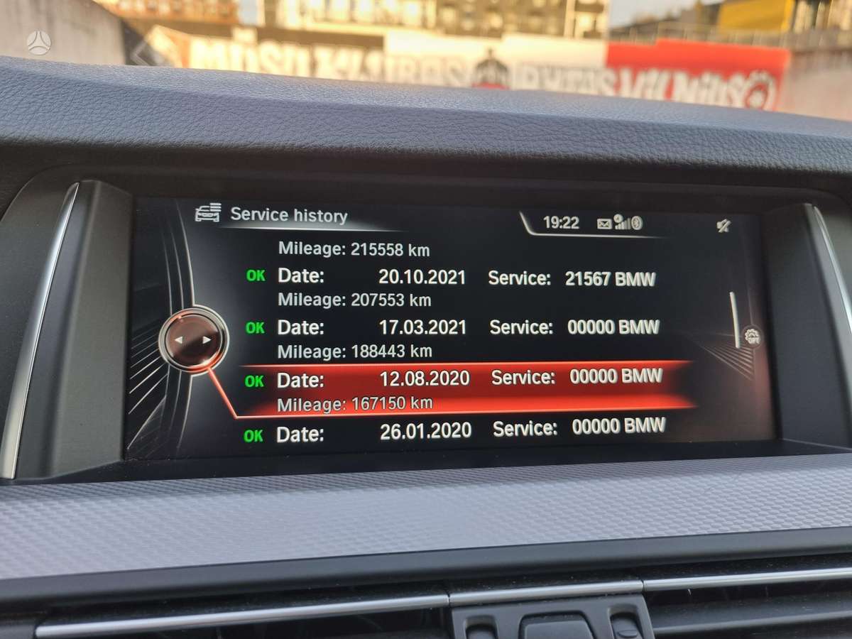 BMW M550, universalas