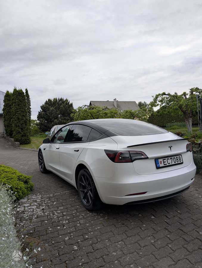 Tesla Model 3 - 2