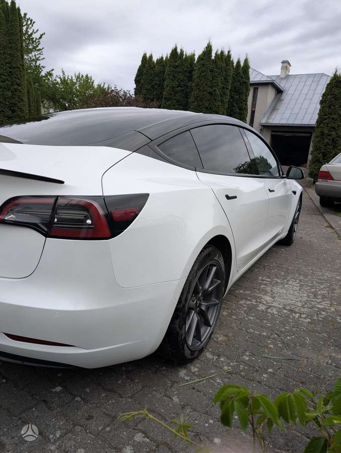 Tesla Model 3 - 4