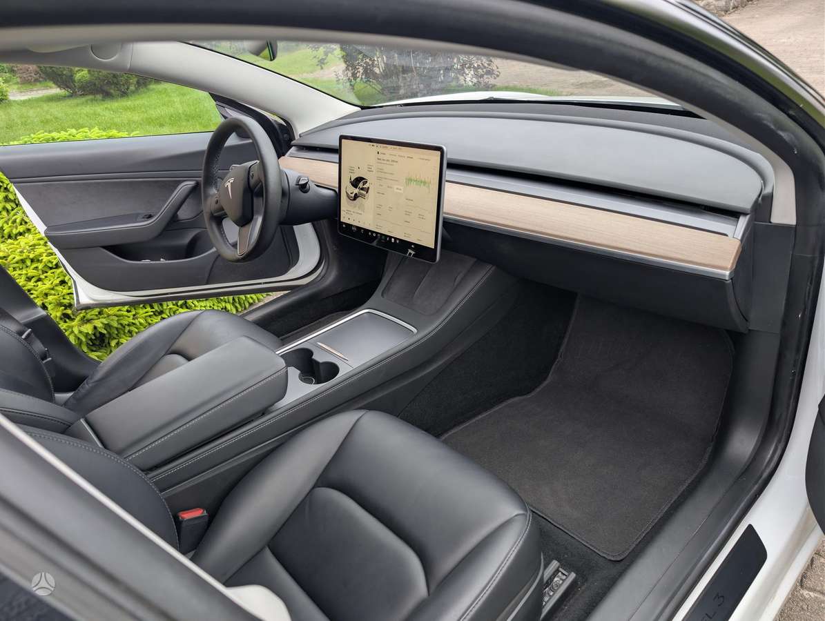 Tesla Model 3 - 6