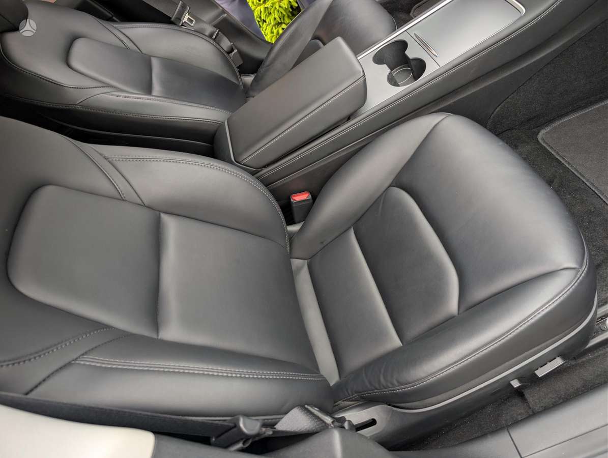 Tesla Model 3 - 8