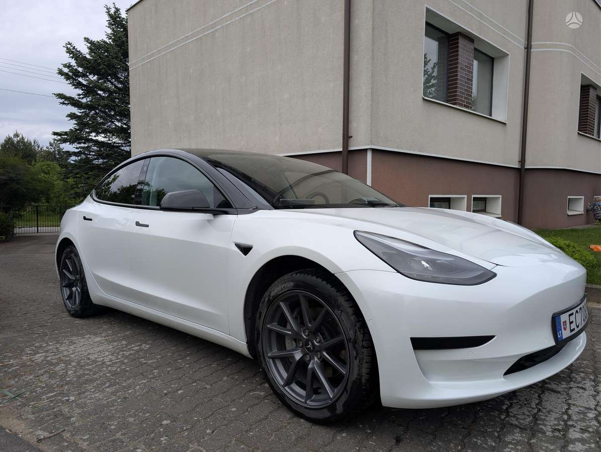Tesla Model 3 - 11