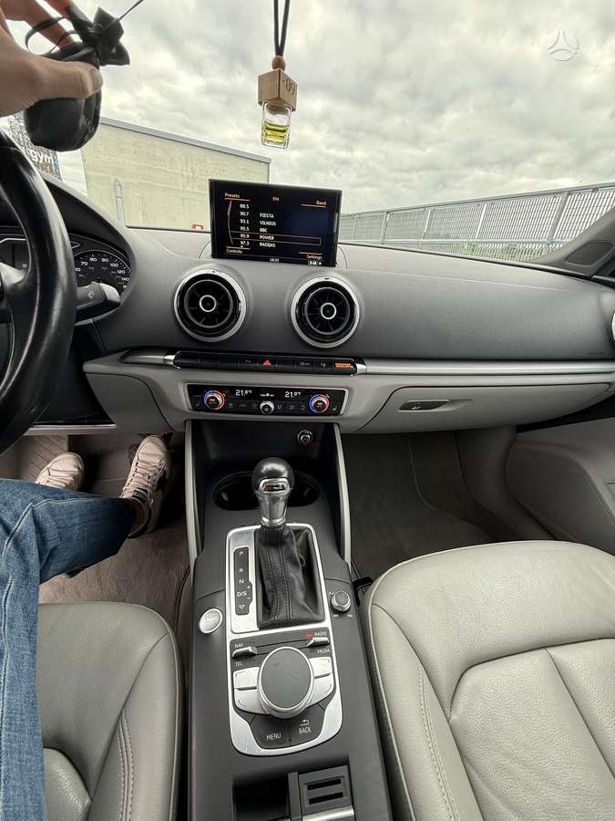 Audi A3, 1.8 l., Седан